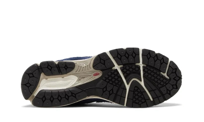 New Balance 2002R Protection Pack Navy Grey NEW BALANCE 2002R