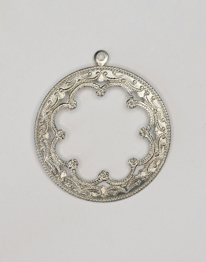 PT019 ornate silver pendant with openwork design.