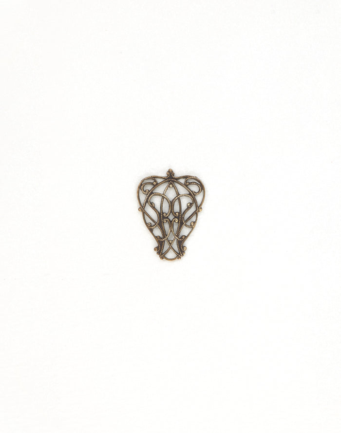 Y50 ornate heart-shaped pendant