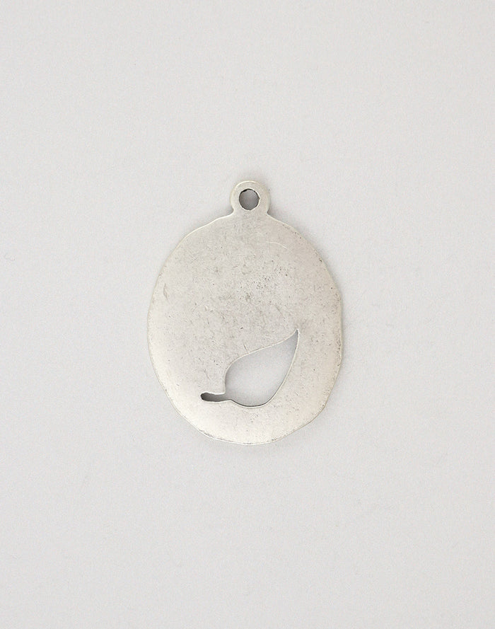 PT121-070 silver leaf charm