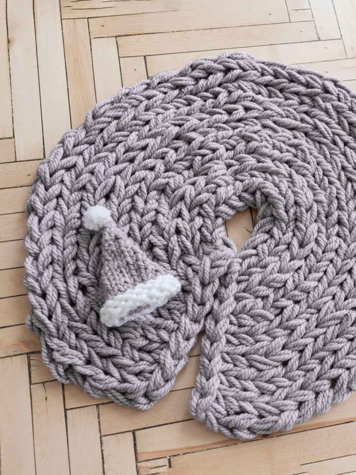 Pale Mauve Chunky-Knitted Christmas Tree Skirt | US Stock