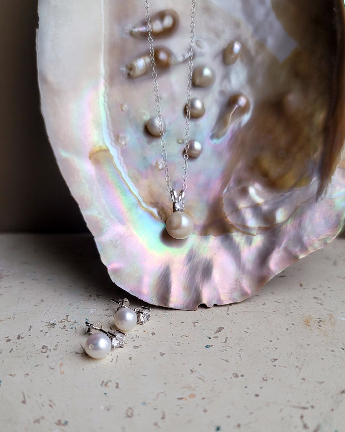 Silver Priceless Pearl Necklace