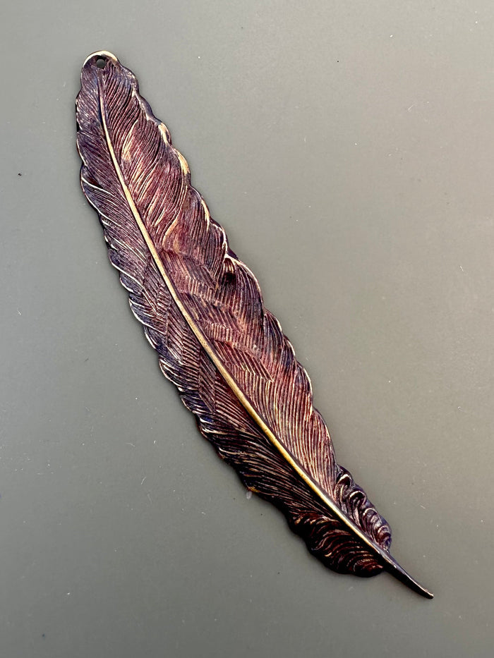 Decorative feather, image ID 71F73ABE-DC25-4078-8049-0B795396D341